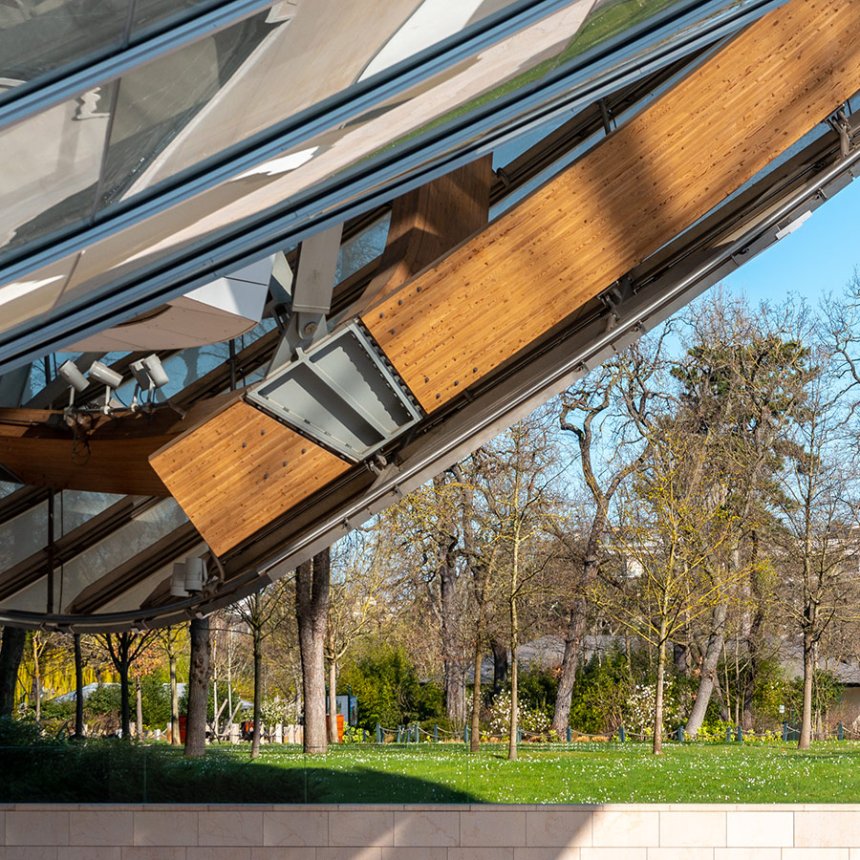 Gebruik van hout, staal en glas (Fondation Louis Vuitton)